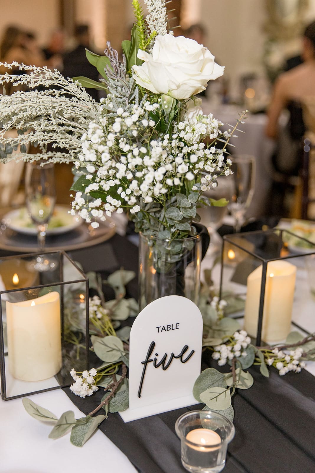 Tall flower phase with black and white lanterns 