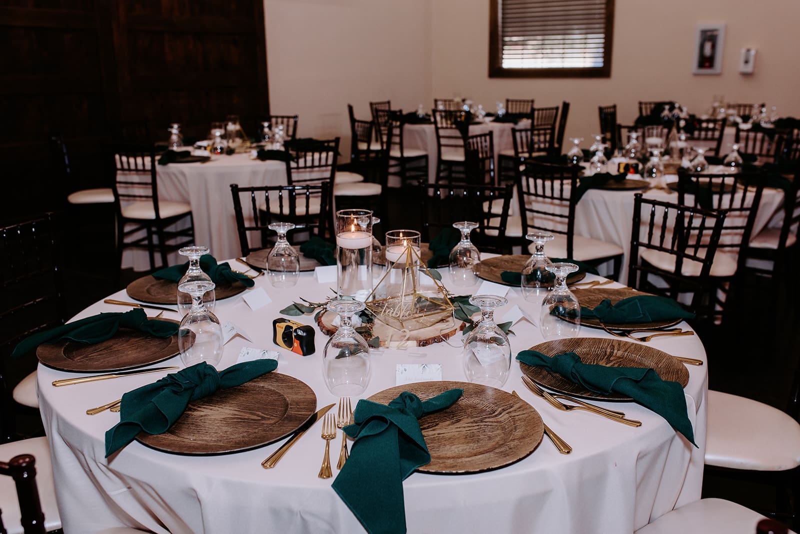 Reception table decor with brown and green accents 